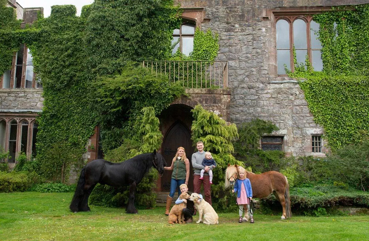 Family portrait - equine photos session - horse photoshoot